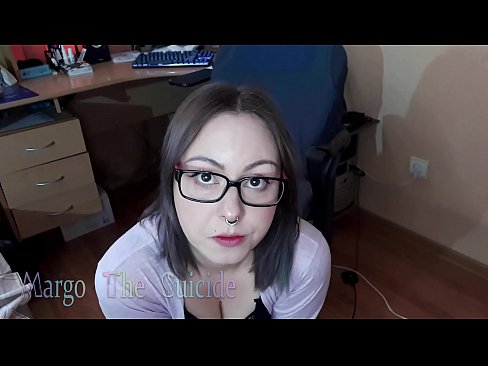 ❤️ Σέξι κορίτσι με γυαλιά πιπιλίζει Dildo βαθιά στην κάμερα ❌ Χάρντκορ πορνό ️❤